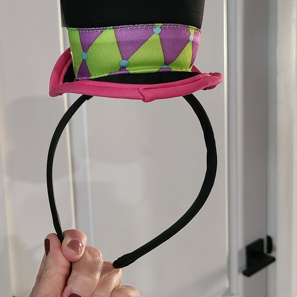 Female Mad Hatter Costume - Picture 9 of 15